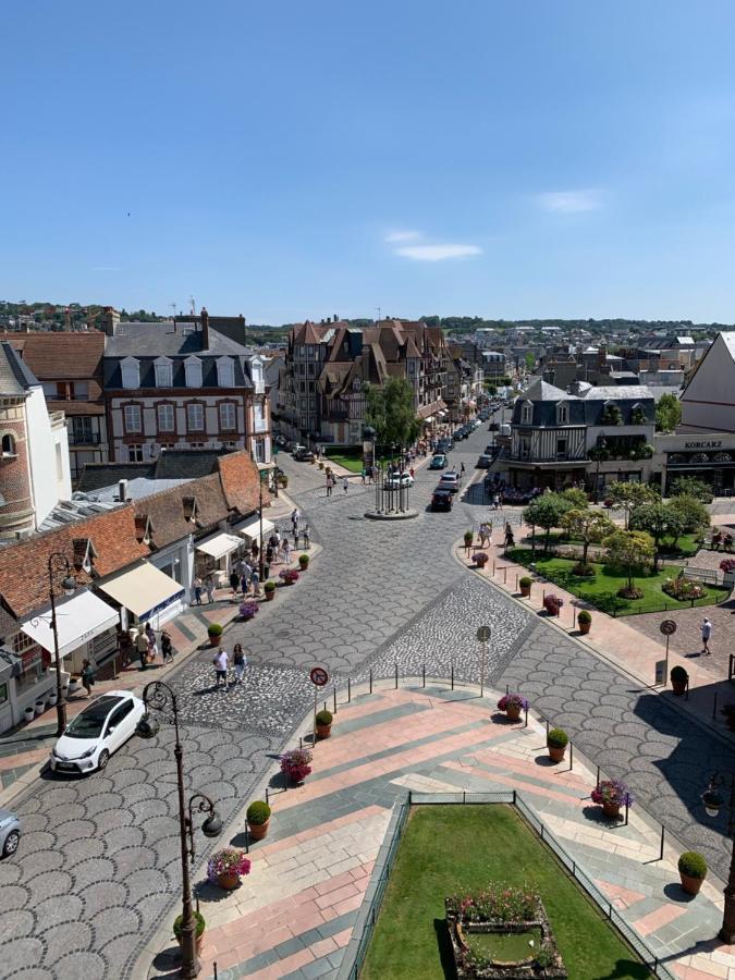 Duplex Au Coeur De Deauville Avec Vue Imprenable Et Parking Prive Exterior foto